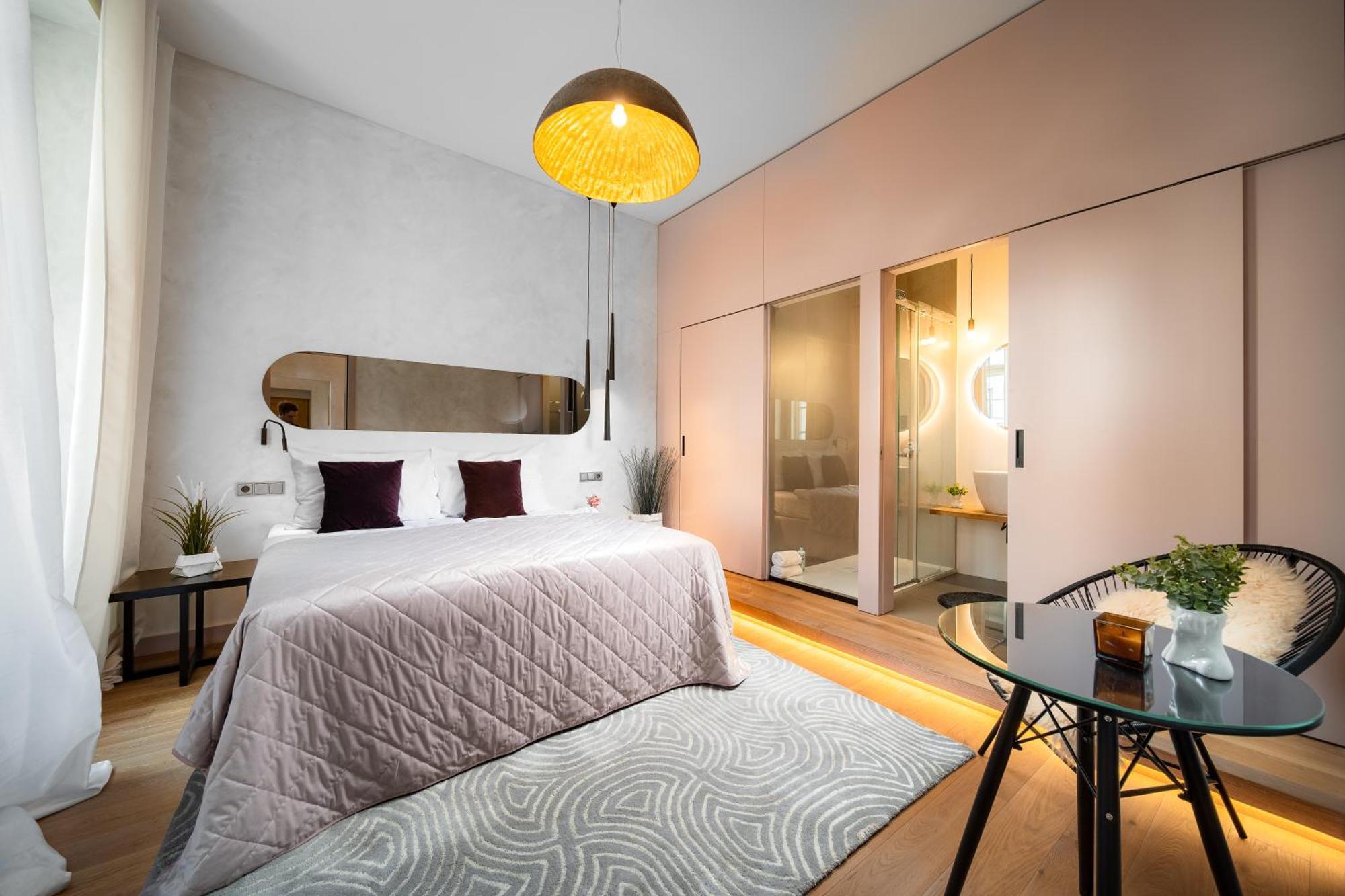 Delicate Charm At Heart Apartment *