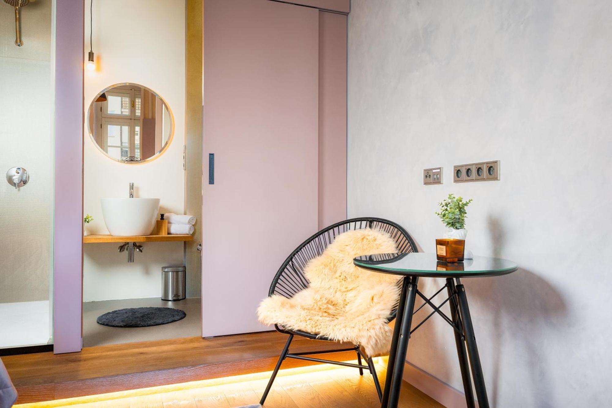 Apartment Delicate Charm At Heart *